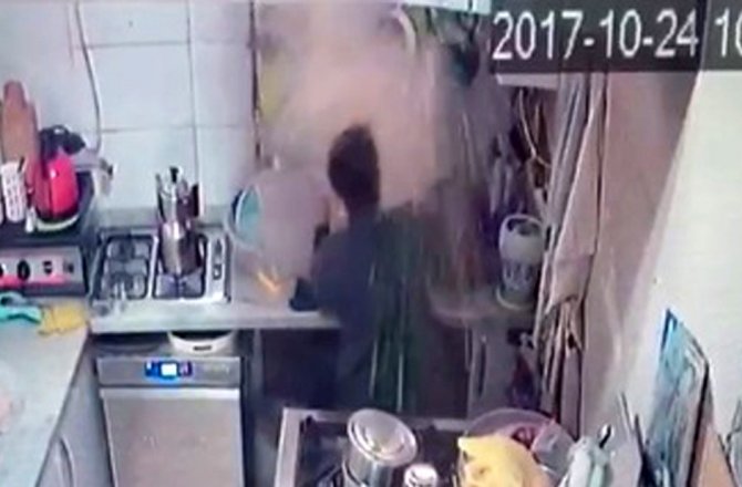 DÜDÜKLÜ TENCERE BÖYLE PATLADI