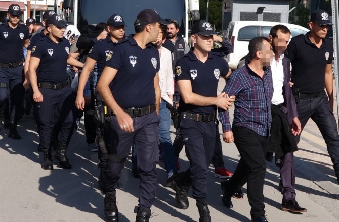 MERSİN’DE EMLAK DOLANDIRICILIĞI OPERASYONU: 28 GÖZALTI