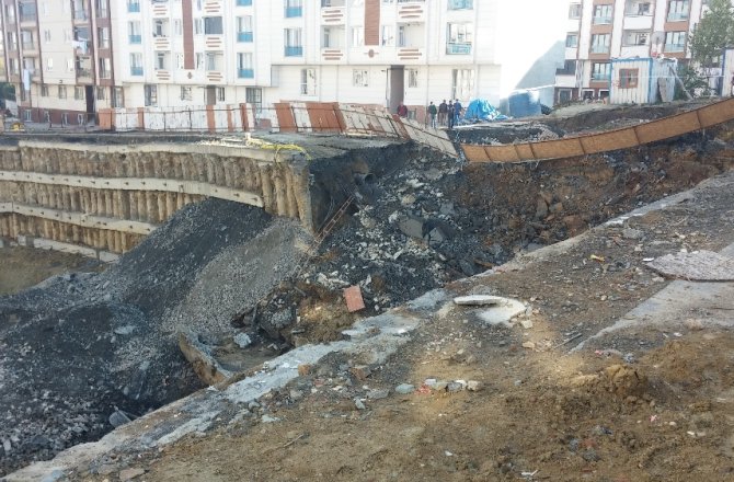 İSTANBUL’DA DEPREM OLDU SANDILAR: 20 BİNA HASAR GÖRDÜ
