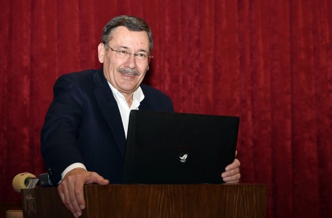 MELİH GÖKÇEK ÇALIŞANLARINA VEDA ETTİ