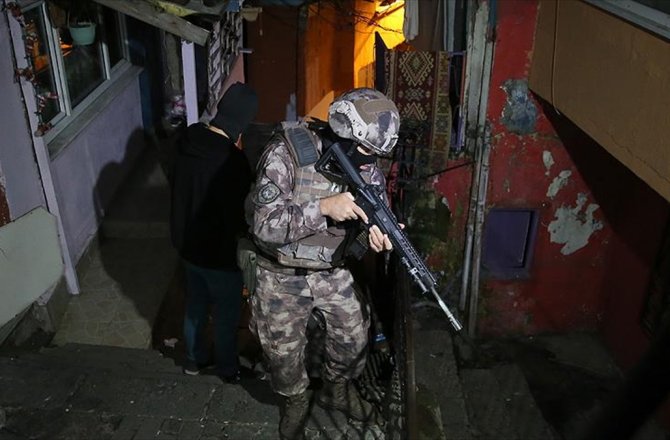 TÜRKİYE'Yİ KANA BULAMAK İSTEYEN 14 TERÖRİST YAKALANDI
