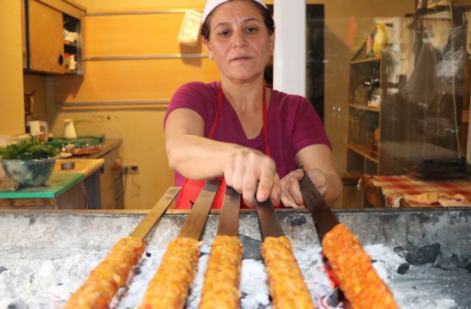 KEBABIN KADIN USTALARI