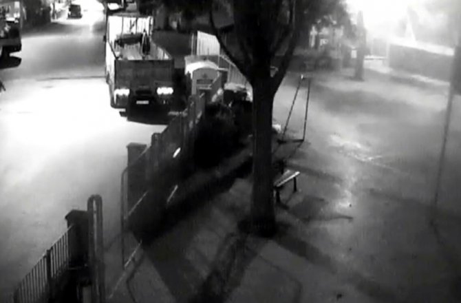 125 BİN LİRAYI ALIP BÖYLE KAÇTI