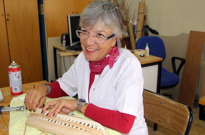 MAKET GEMİ YAPIMINI 60'INDA ÖĞRENDİ