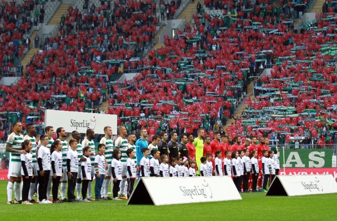 BURSA’DA TRİBÜNLER KIRMIZI BEYAZA BOYANDI