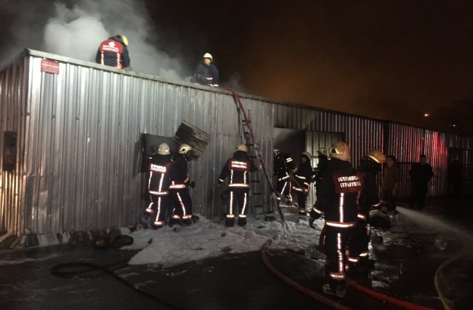 TEKSTİL ATÖLYESİNİN DEPOSUNDA YANGIN ÇIKTI