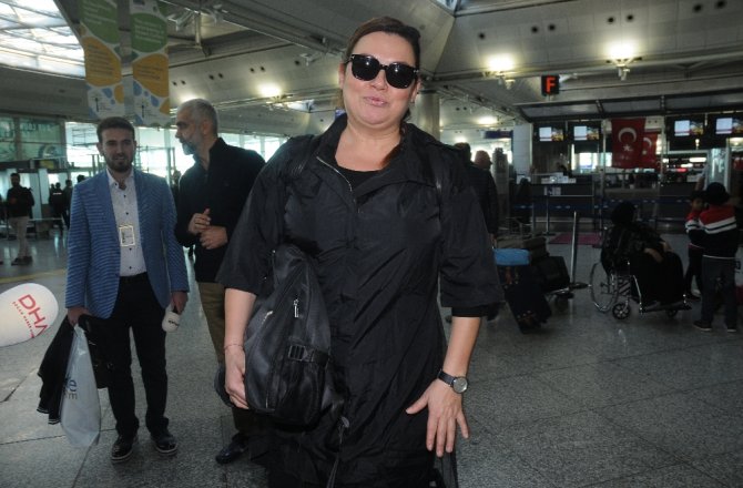 DENİZ SEKİ UMREYE GİTTİ