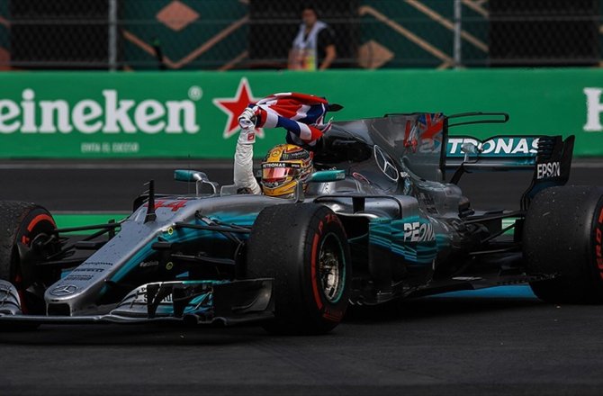 HAMİLTON ŞAMPİYONLUK SAYISINI 4'E ÇIKARDI