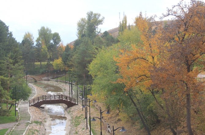 BOZKIRDA KARTPOSTALLIK SONBAHAR MANZARALARI