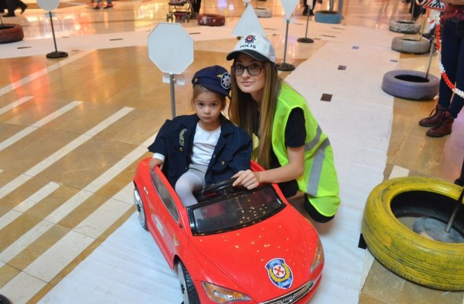 MİNİKLER TRAFİK KURALLARINI ÖĞRENDİ