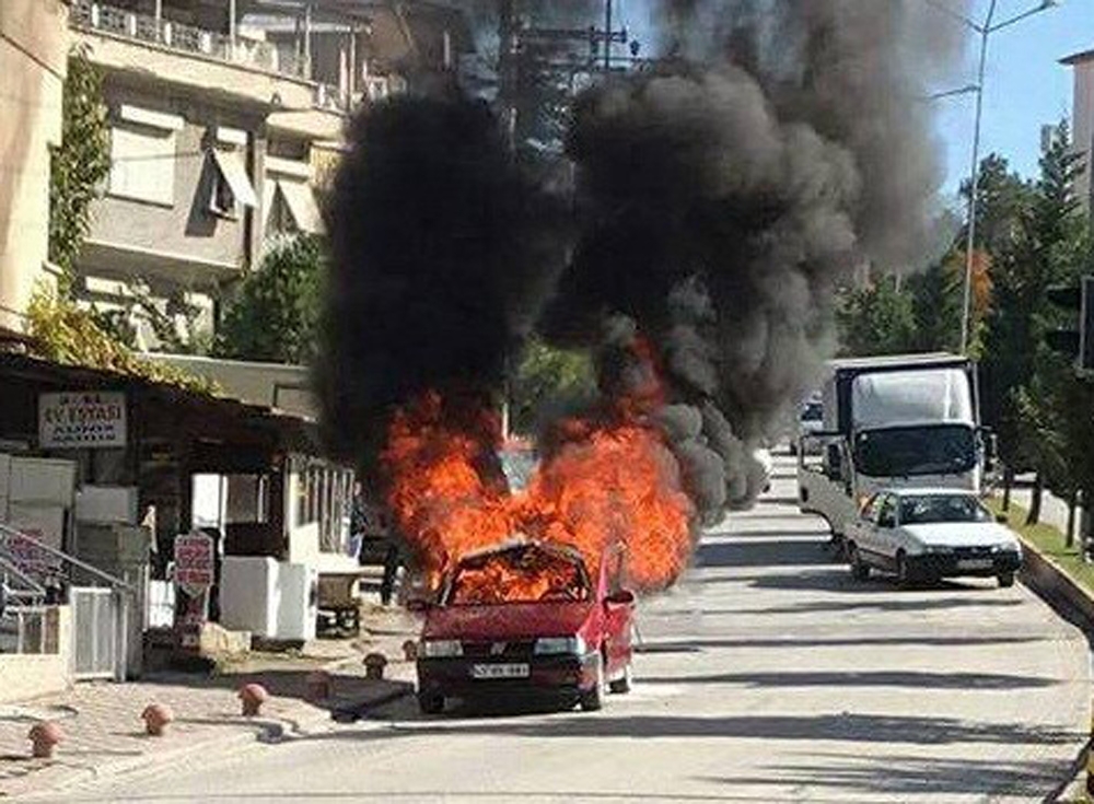 LPG’Lİ ARAÇ BİR ANDA ALEV TOPUNA DÖNDÜ