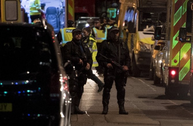 LONDRA’DA KORKU DOLU DAKİKALAR