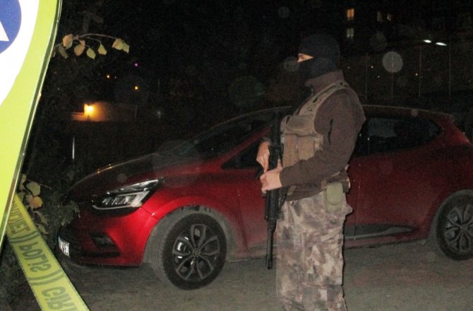 SOYGUNU ENGELLEYEN POLİS VURULDU