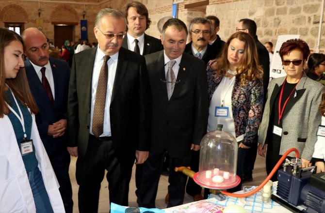 'GENÇ MUCİTLER' BİLİM ŞENLİĞİNDE HÜNERLERİNİ SERGİLEDİ