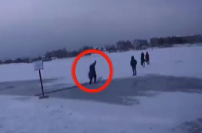 BUZ KIRILDI KADIN SUYA GÖMÜLDÜ: O ANLAR KAMERADA