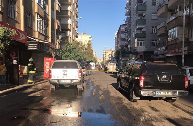 DİYARBAKIR'DA PKK'NIN HÜCRE EVİNE OPERASYON YAPILDI