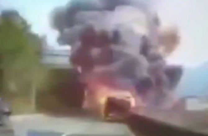 YAĞ YÜKLÜ KAMYON PATLADI: 4 KİŞİ ÖLDÜ