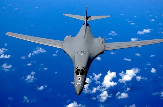 ABD SAVAŞ UÇAKLARI KORE YARIMADASI'NDA TATBİKAT YAPTI