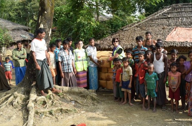 TİKA'NIN ARAKAN'A GIDA YARDIMI DEVAM EDİYOR