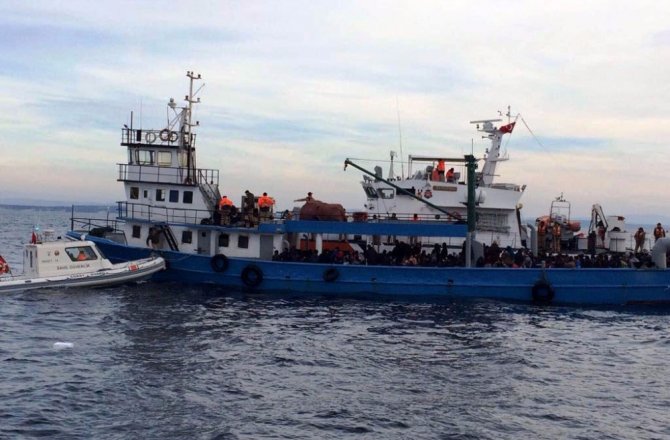 TAM 305 KAÇAK GÖÇMEN YAKALANDI