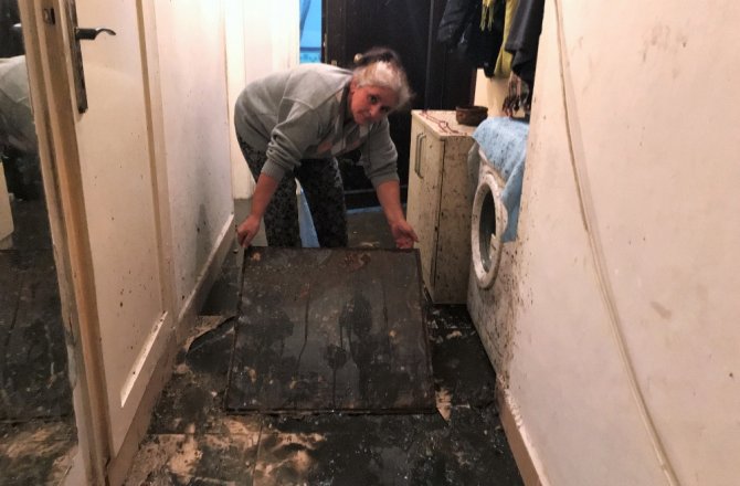 ALDIĞI EVİN İÇİNDEN RÖGAR KAPAĞI ÇIKTI