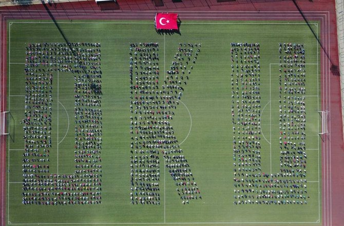 FUTBOL İÇİN DEĞİL KİTAP İÇİN STADYUMA GİTTİLER