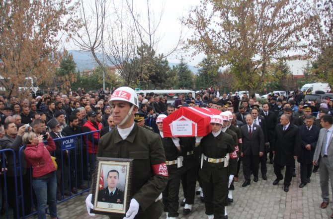 ŞEHİT YÜZBAŞI SON YOLCULUĞUNA UĞURLANDI