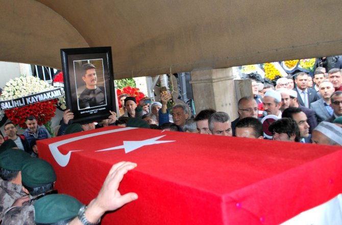 ŞEHİT BABASININ EN ACI GÖREVİ