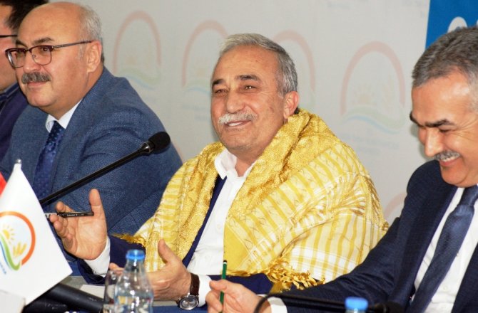 “KIRMIZI ET İTHALATINA BEN DE KARŞIYIM”