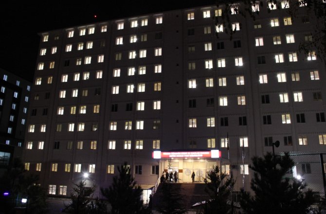 YURTTAKİ ÖĞRENCİLER SÖYLENTİDEN HASTANELİK OLDULAR!