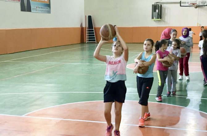 BÜYÜKŞEHİR’İN SPOR KURSLARI DEVAM EDİYOR