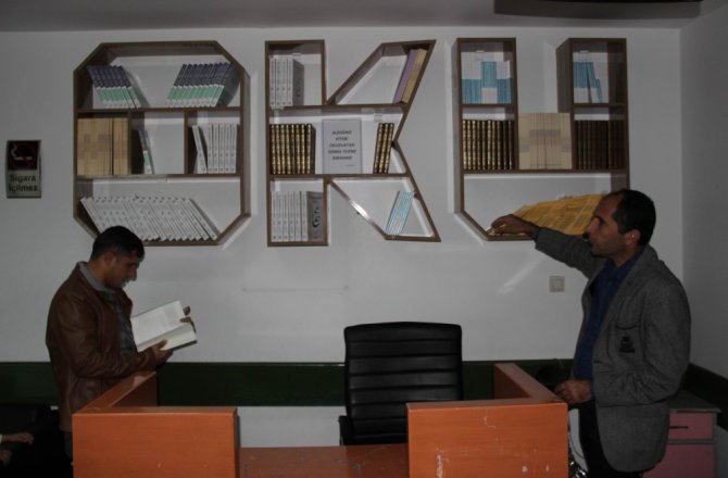 HASTANE DUVARLARI KİTAP AÇTI