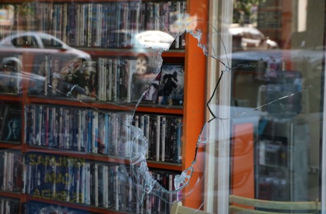 MHP’Lİ İLÇE BAŞKANININ DÜKKANI KURŞUNLANDI