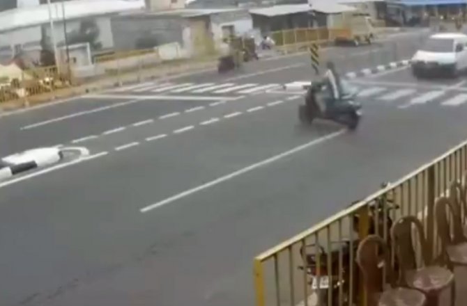 KADIN SÜRÜCÜ METRELERCE UÇTU