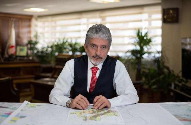 YENİ BAŞKAN TÜM BÜROKRATLARIN İSTİFASINI İSTEDİ