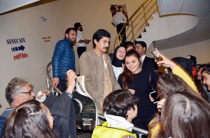 TÜRKİYE’NİN OSCAR ADAYI AYLA’NIN GALASINA YOĞUN İLGİ