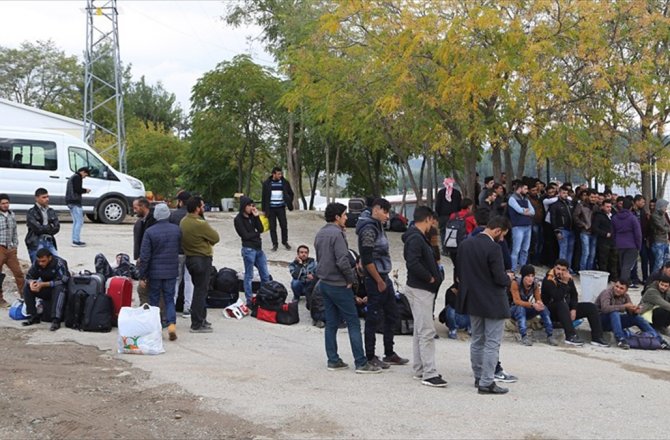 İDLİB'E DÖNENLER TÜRK ASKERİNE MİNNETTAR