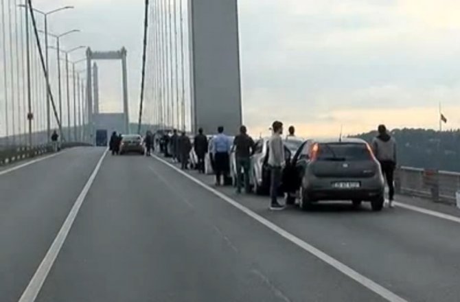 15 TEMMUZ ŞEHİTLER KÖPRÜSÜ’NDE SAAT 09.05’TE HAYAT DURDU