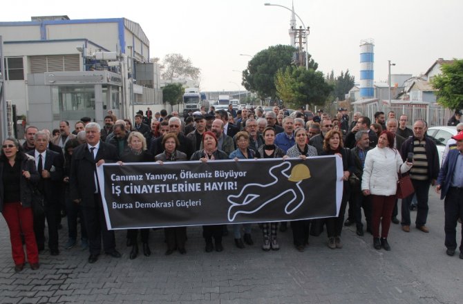 PATLAMANIN OLDUĞU FABRİKANIN ÖNÜNDE PROTESTO