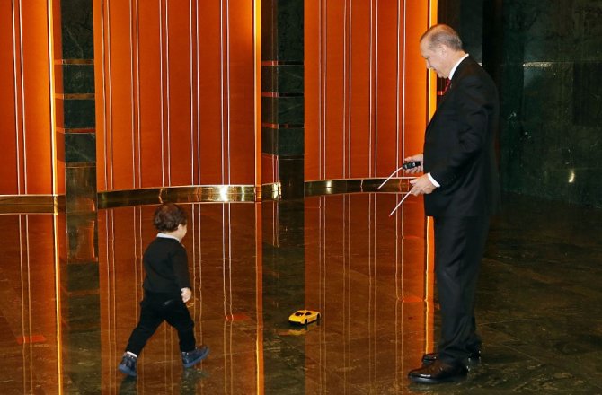 CUMHURBAŞKANI ERDOĞAN, TORUNUYLA FOTOĞRAFINI PAYLAŞTI