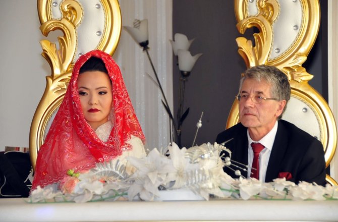 ÇİNLİ GELİNE TÜRK USULÜ NİKAH VE DÜĞÜN