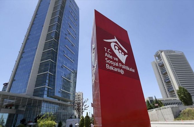 DEVLET KORUMASINDAKİ 43 BİN GENÇ KAMUDA İSTİHDAM EDİLDİ