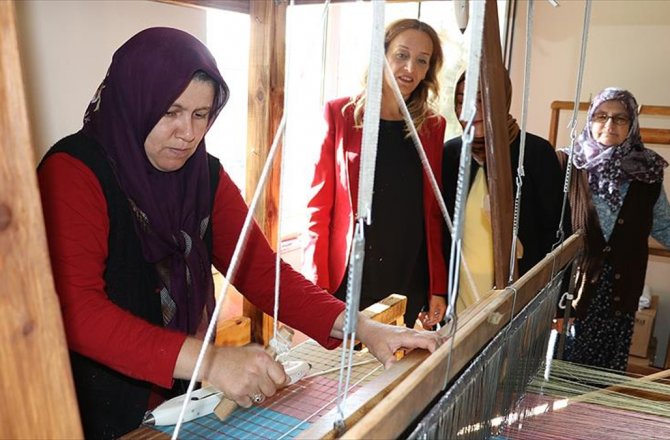 KADINLARIN HAYATINI KADIN MUHTAR DEĞİŞTİRDİ