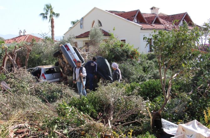 FIRTINA VE HORTUM KAŞ’TA VİLLALARI VURDU