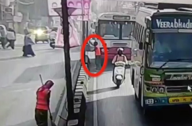 DİKKATSİZ SÜRÜCÜ CAN ALDI: FECİ KAZA KAMERADA