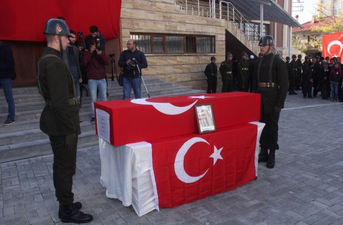 ŞEHİT ASKER SON YOLCULUĞUNA UĞURLANDI