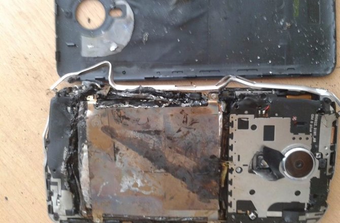 5 AY ÖNCE ALDIĞI TELEFONU ELİNDE YANDI