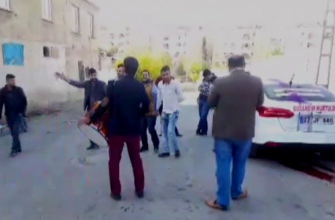 BU DA BOŞANMA DÜĞÜNÜ: KOÇ BİLE KESTİ