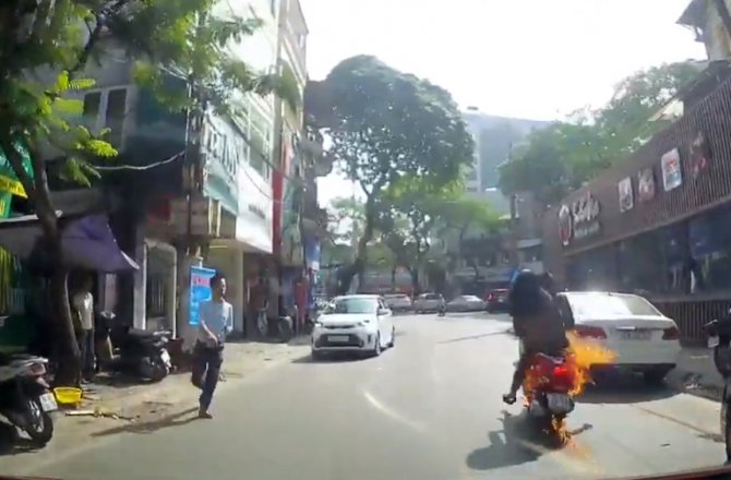 BİR ANDA ALEVLERİN İÇİNDE KALDILAR