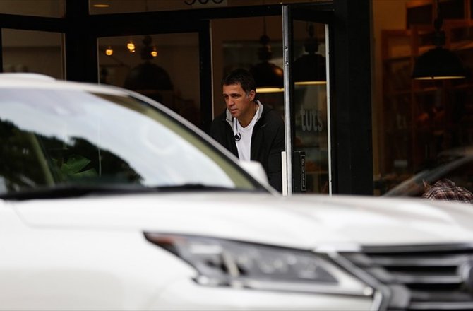 AA, FETÖ FİRARİSİ HAKAN ŞÜKÜR’ÜN ABD’DEKİ LÜKS YAŞAMINI GÖRÜNTÜLEDİ